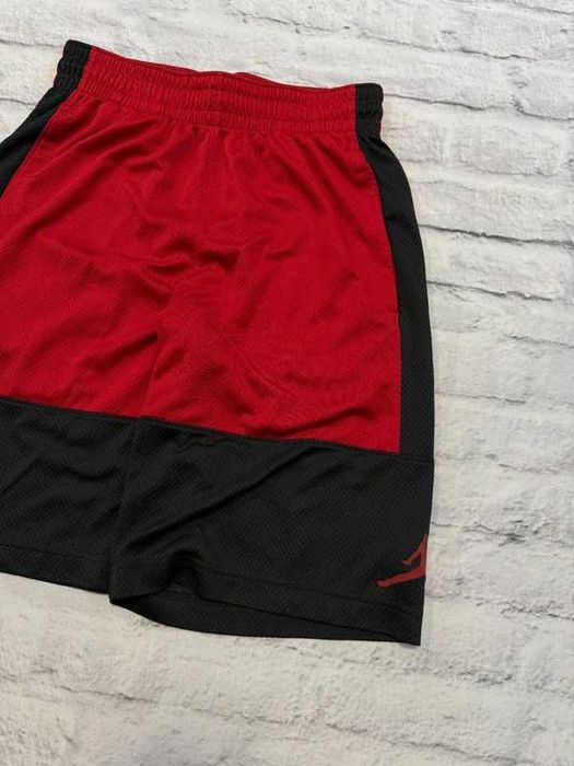 Czerwono-czarne spodenki sportowe Air Jordan S