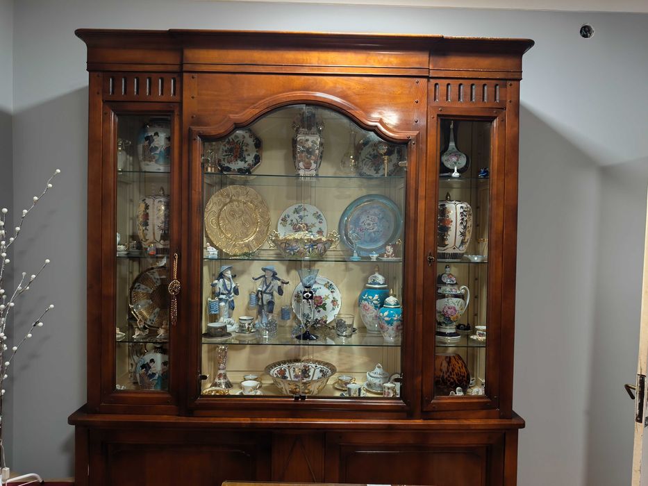Móvel com vitrine