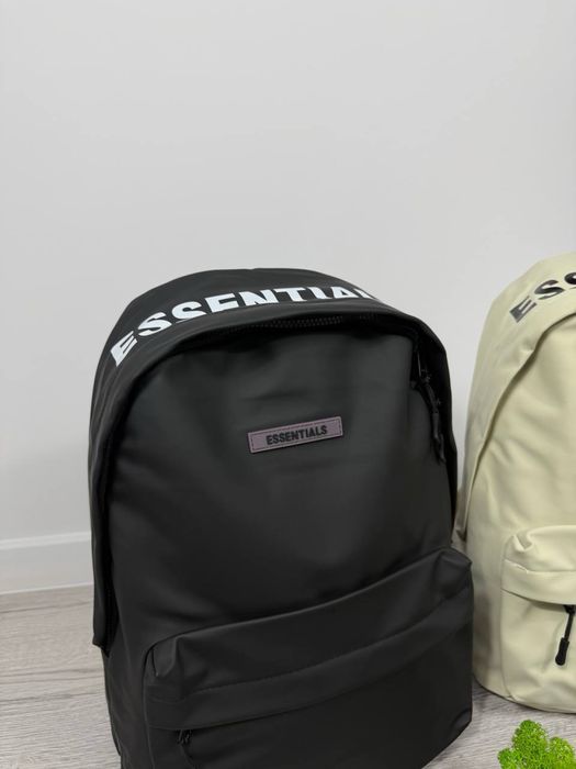Рюкзак Essentials в наявності