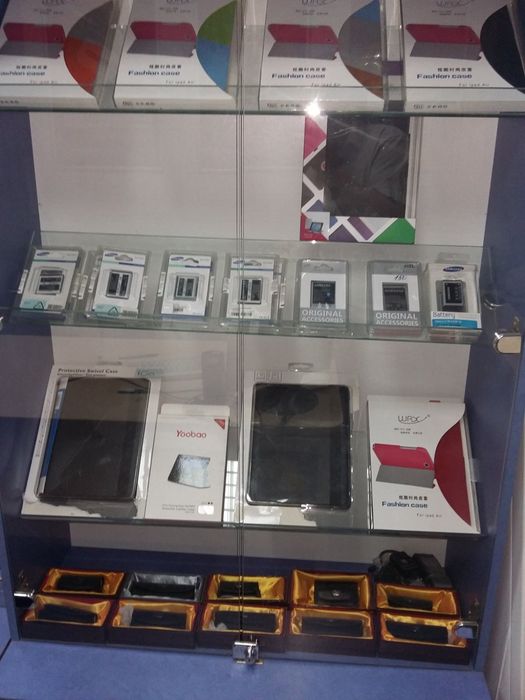 Вітрини скляні з підсвіткою