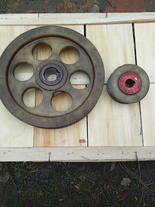 пара клиноременных шкивов