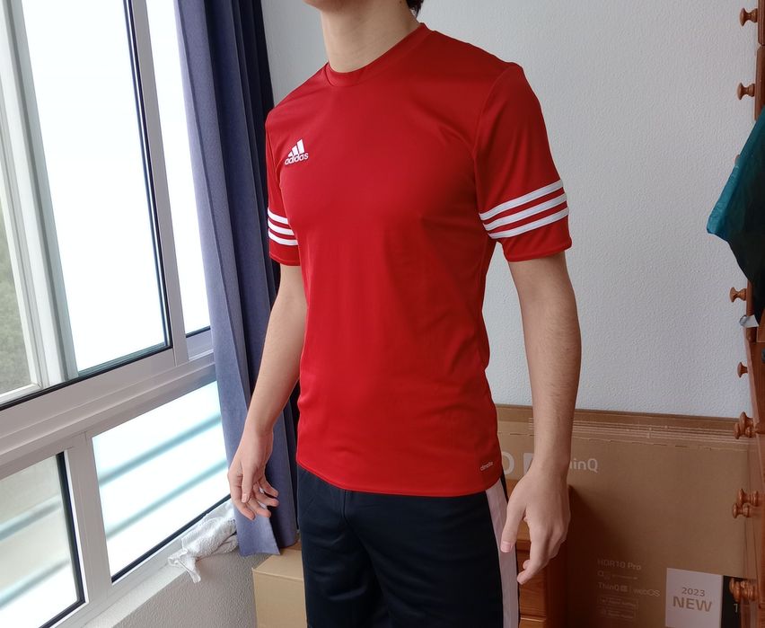 T-shirt Adidas..