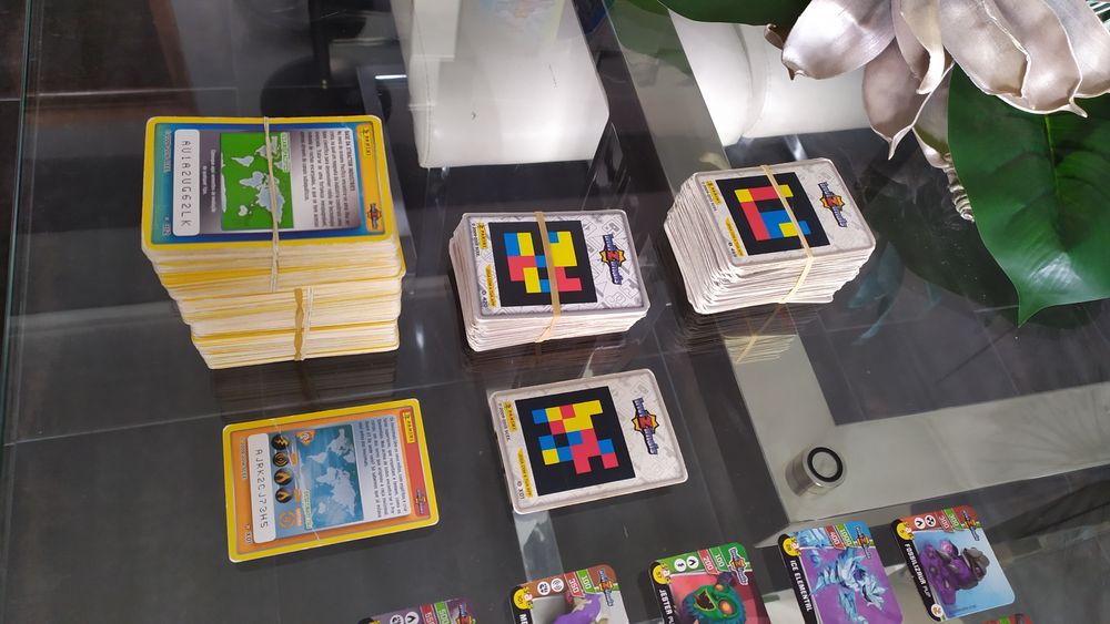 Vendo e troco Cartas e stacks das 4 coleções Invizimals