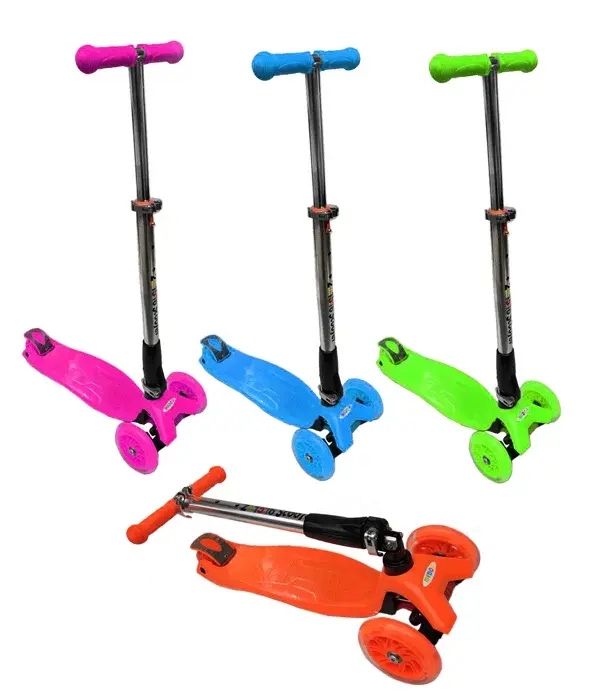 Трехколесный самокат с светящимися колесами