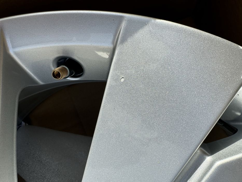 Felgi 17 VW GOLF 6 7 8 Passat B6 B7 Jetta Touran oryginał jak NOWE