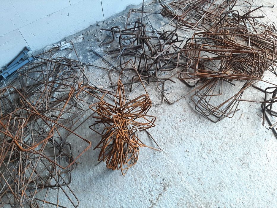 sprzedam strzemiona po budowie