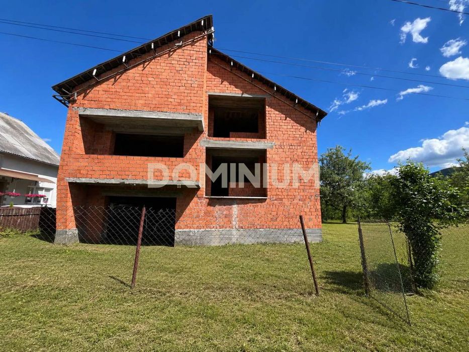 Продається будинок в м.Тячів