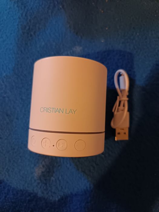 Coluna pequena  Bluetooth portátil Cristian Lay cor branca