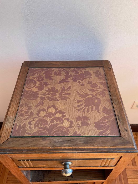 Mesa de cabeceira cúbica vintage cómoda em madeira bom estado art deco