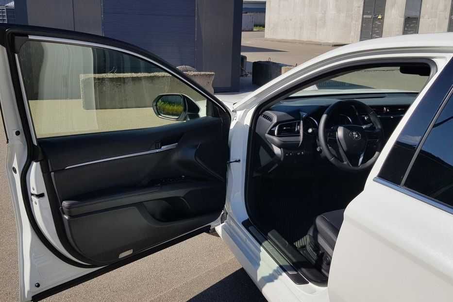 Продам Toyota Camry 2.5 L4 HYBRID (XV70, VIII) 2019