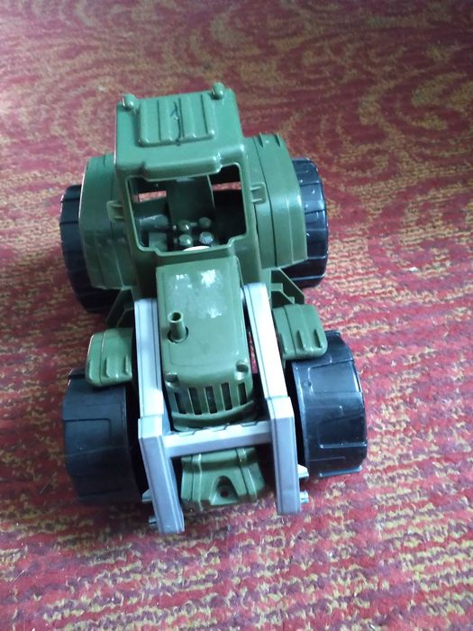 Игрушка трактор новый