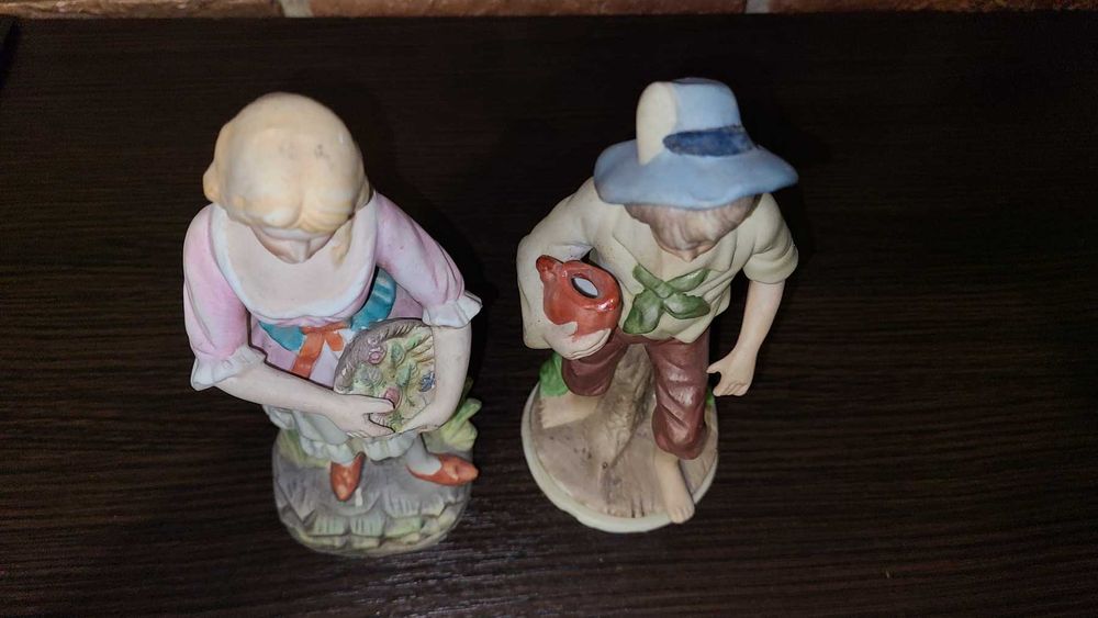 Пара порцелянових статуеток