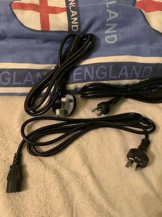Kable zasilajace z wtyczkami Angielskimi 36 sztuk oraz inne mix