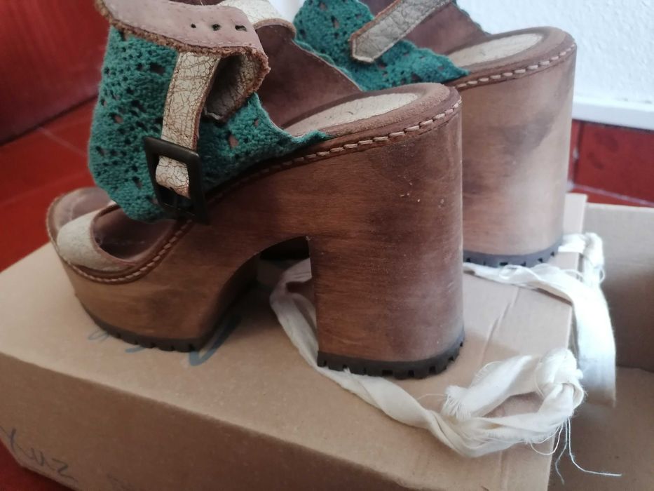 Sandálias Xuz como novas