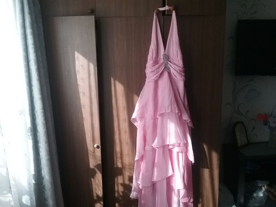 Сукні для жінок,дівчат.