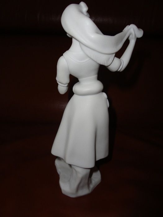 Escultura em Biscuit da Vista Alegre-Trajes Regionais-Minho