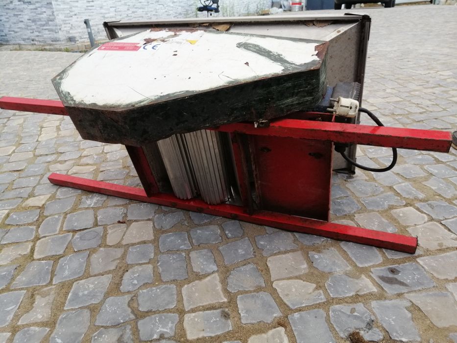 Esmagador de uvas eléctrico