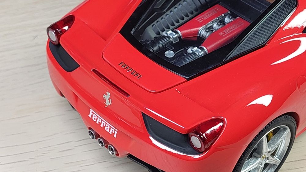 Модель Ferrari 458 Italia Hot Wheels 1:18