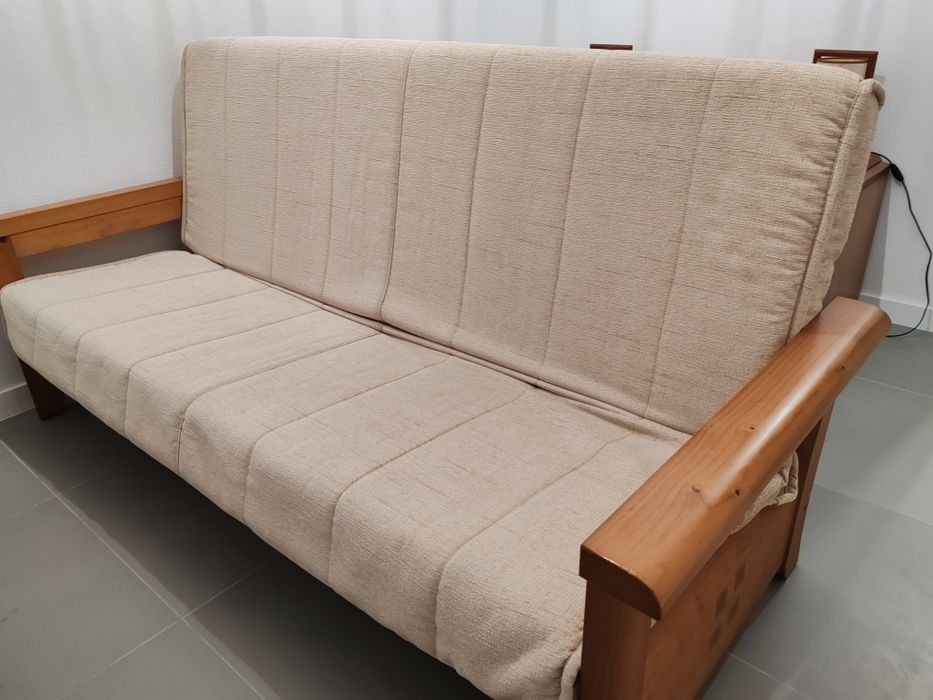 Sofá cama 3 lugares com gavetão.