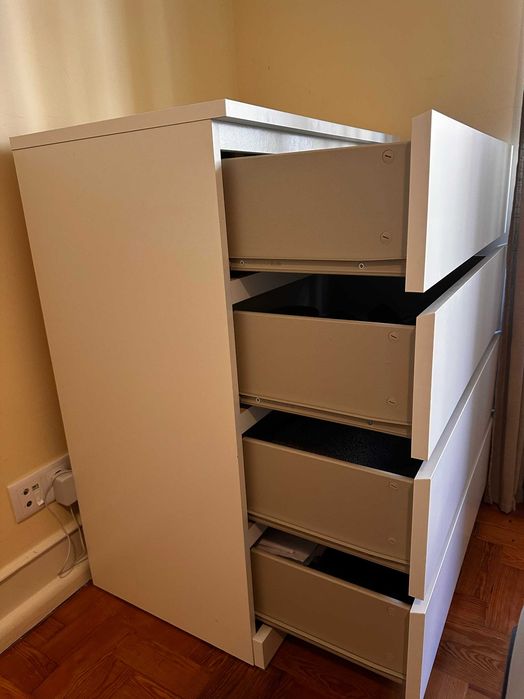Cómoda IKEA MALM 4 Gavetas Branca – Como Nova