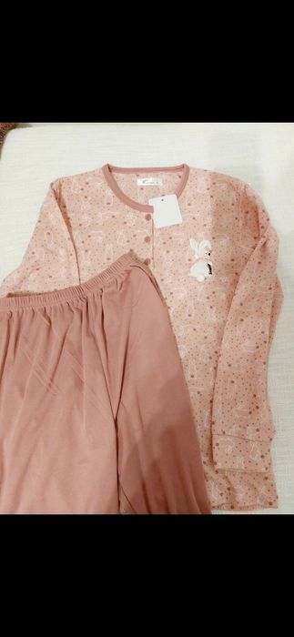 Pijama rosa com coelhos