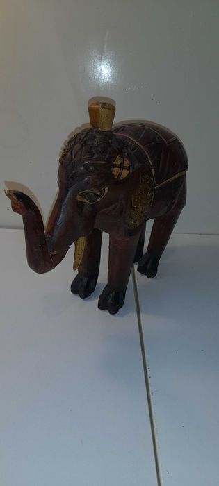 Słoń drewniany ręcznie wykonany .