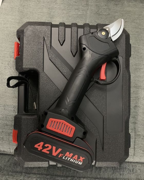 Tesoura de Podar 2 Baterias - 42 Volts - Corte 4,3cm (NOVA)