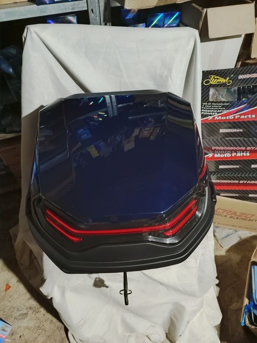 Кофр задній на мотоцикли мопеди скутери.32 літри . Дизайн супер