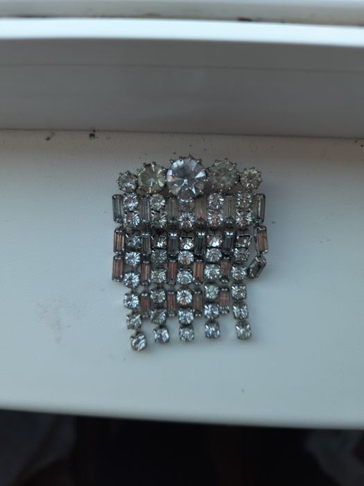 Брош винтаж,сервантное хранение