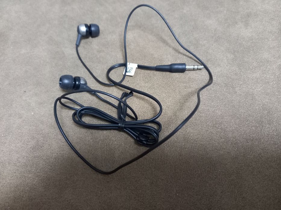 Нові навушники до телефона