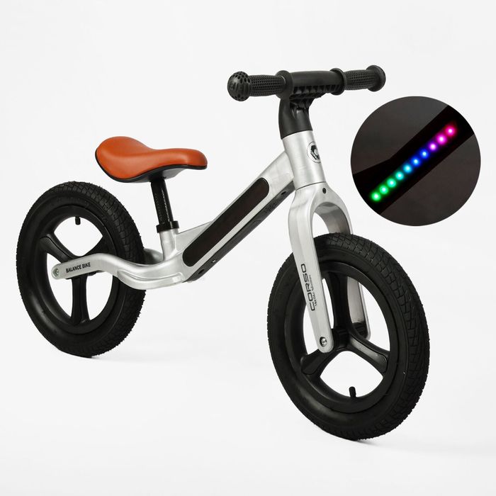 Велобіг /беговел/беговел від 2 років /колеса піна ,світло