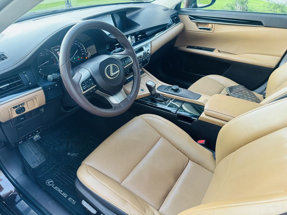 Продам Lexus ES250 2018 рік 2.5 газ/бензин АВТОМАТ після прильоту шахеда!