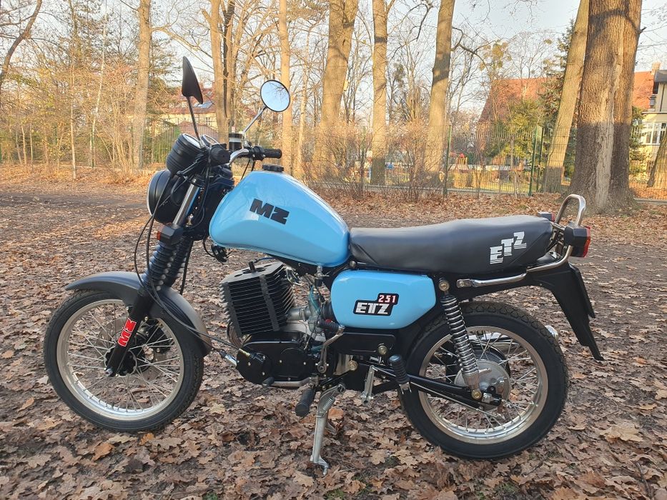 MZ ETZ251 po renowacji śruby ESKA dozownik rok 1991 plastikowy błotnik