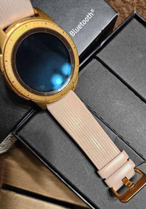 Смарт-часы Samsung Galaxy Watch 42mm Bluetooth (Gold)