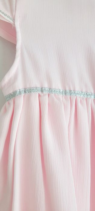 Pudrowa sukienka 128