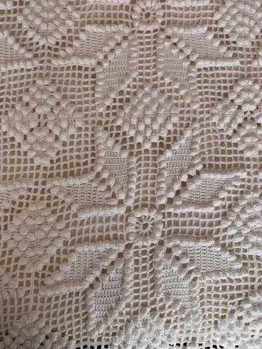 Colcha de renda feita à mão