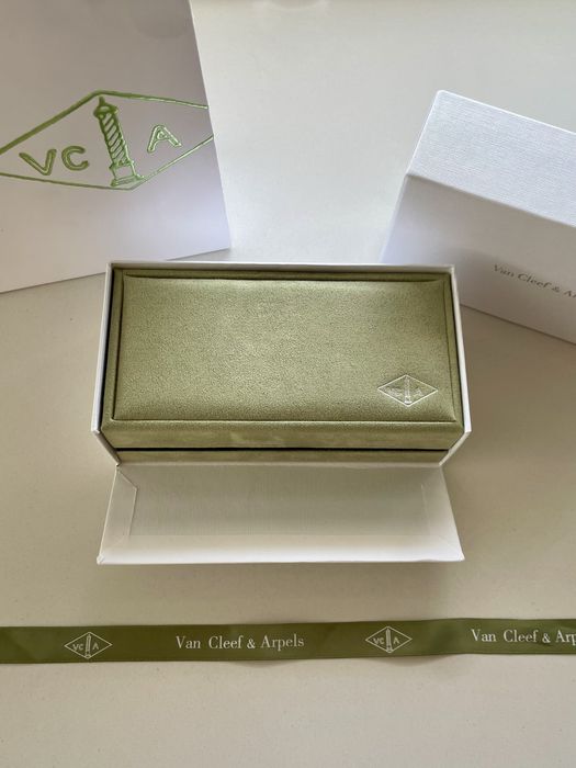Pulseira VanCleef & Arpels com caixa e saco