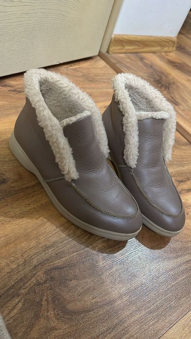 Жіноче зимове взуття