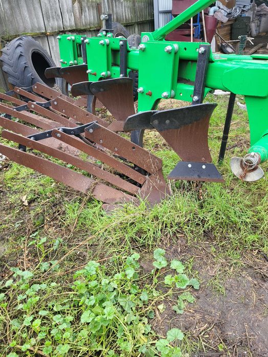 Плуг  трьохкорпусний ПНВБ 3-40+