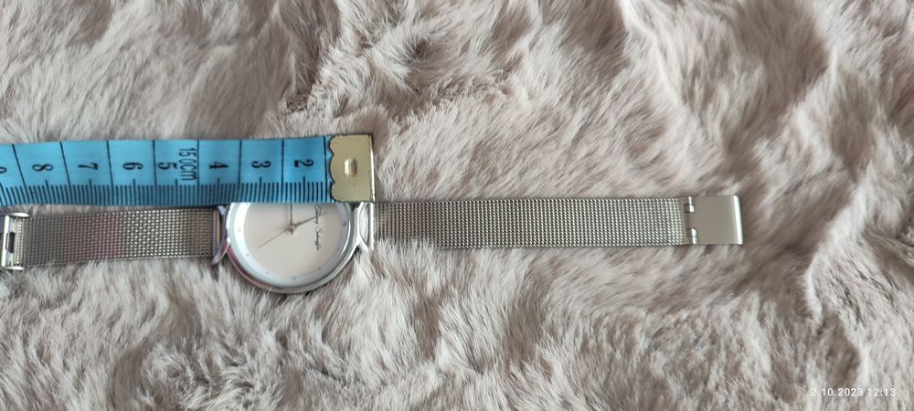 Śliczny srebrny zegarek damski