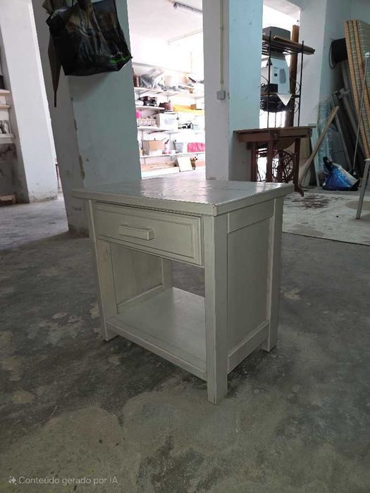 vendo um conjunto de camas e mesas cabeceiras