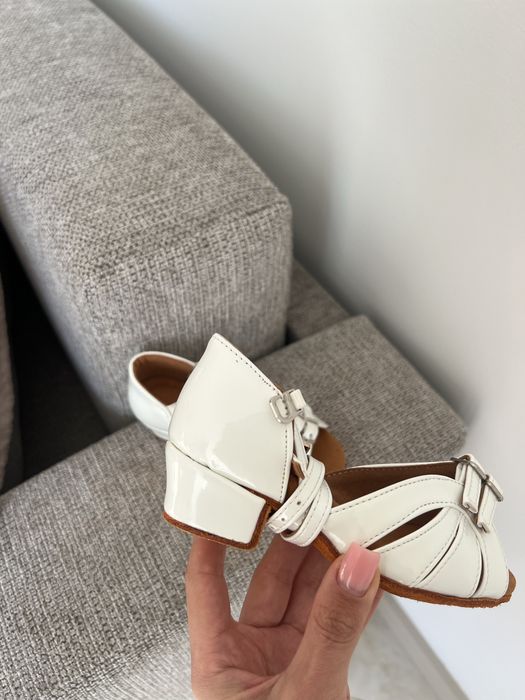 Нові туфлі для бальних танців