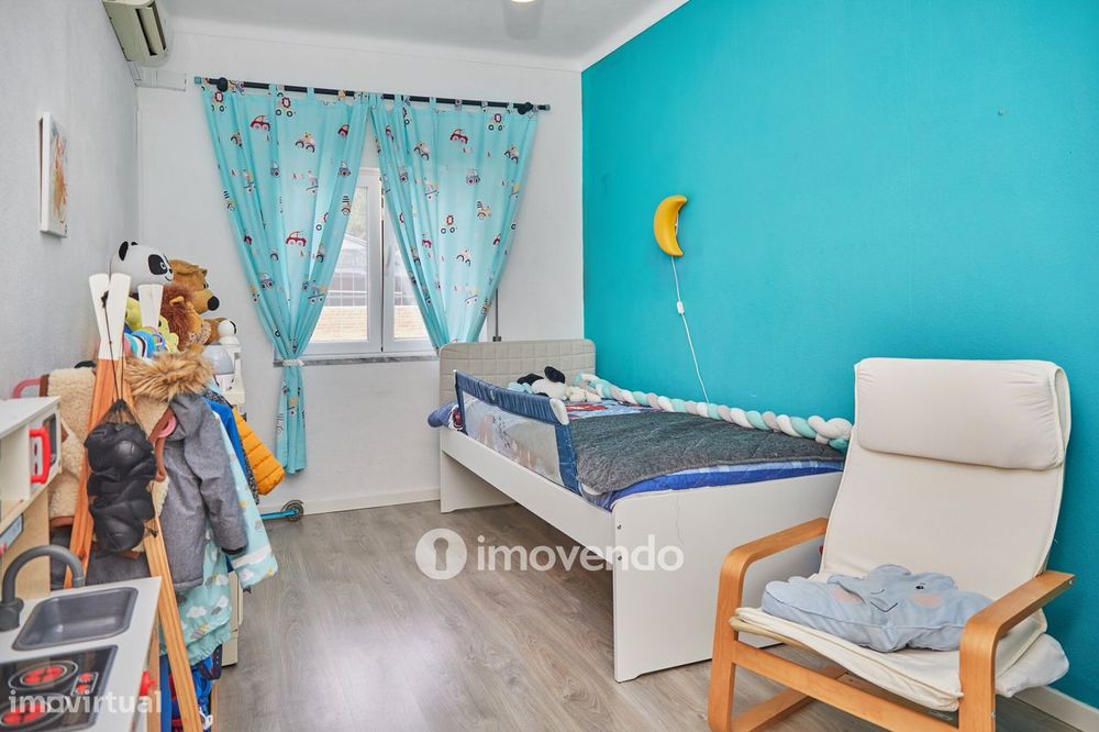 Andar de Moradia T2, com pátio generoso e garagem, em Évora