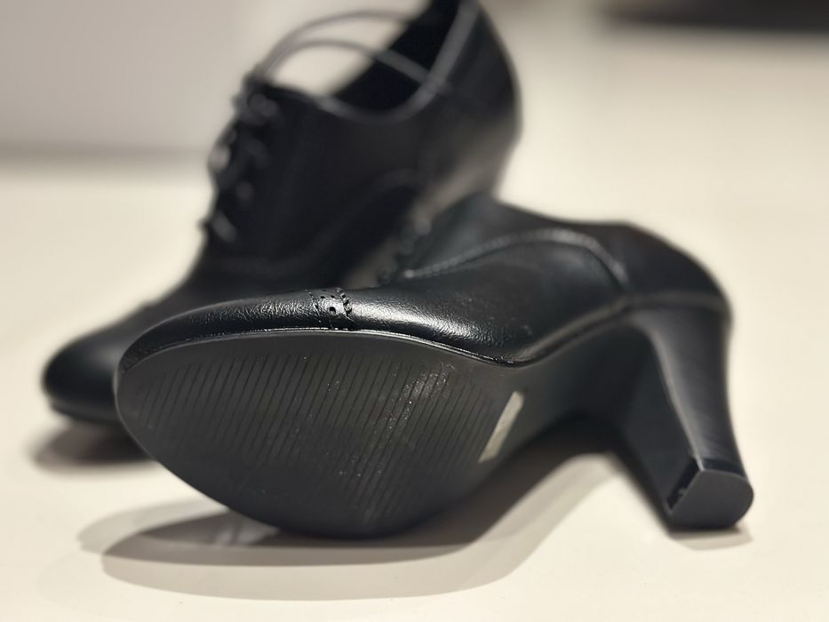 Czarne Sznurowane Półbuty