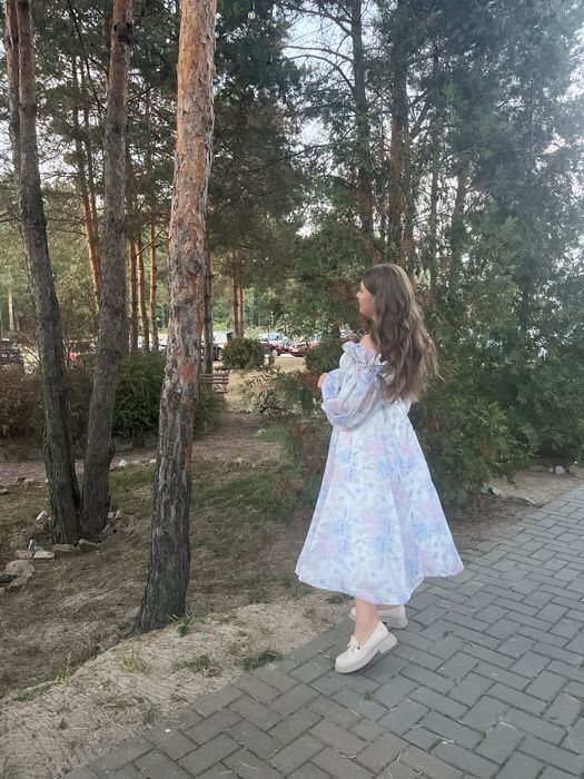 Продам     сукню