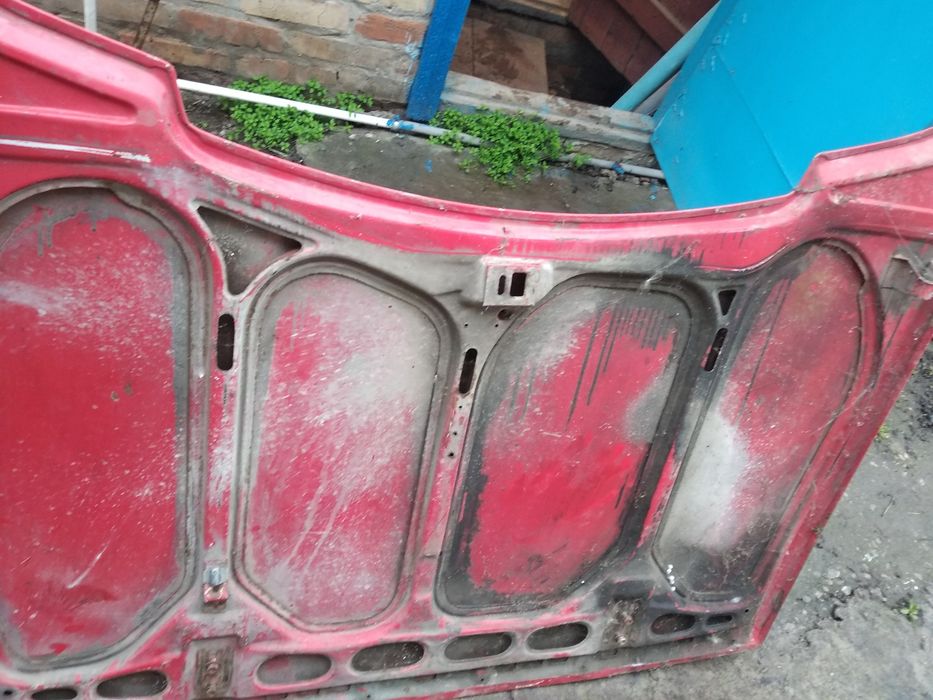 Продам капот и переднюю правую дверь ЗАЗ Таврия