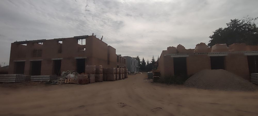 Продаж таунхауса без комісії! В місті біля озера на етапі будівництва