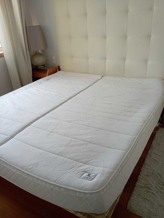 Cama com colchão de água