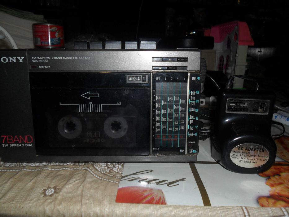 Продам портативную магнитолу SONY (кассетный магнитофон + приемник): 5 ...