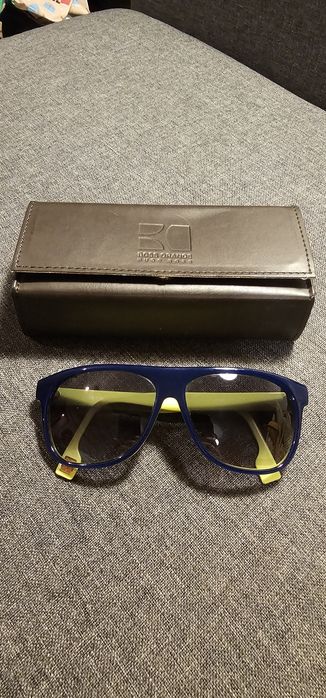 Óculos de várias marcas como novos